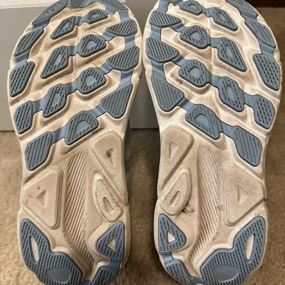 HOKA CLIFTON 9, Women’s 9.5 in gently used condition - Picture 6 of 6